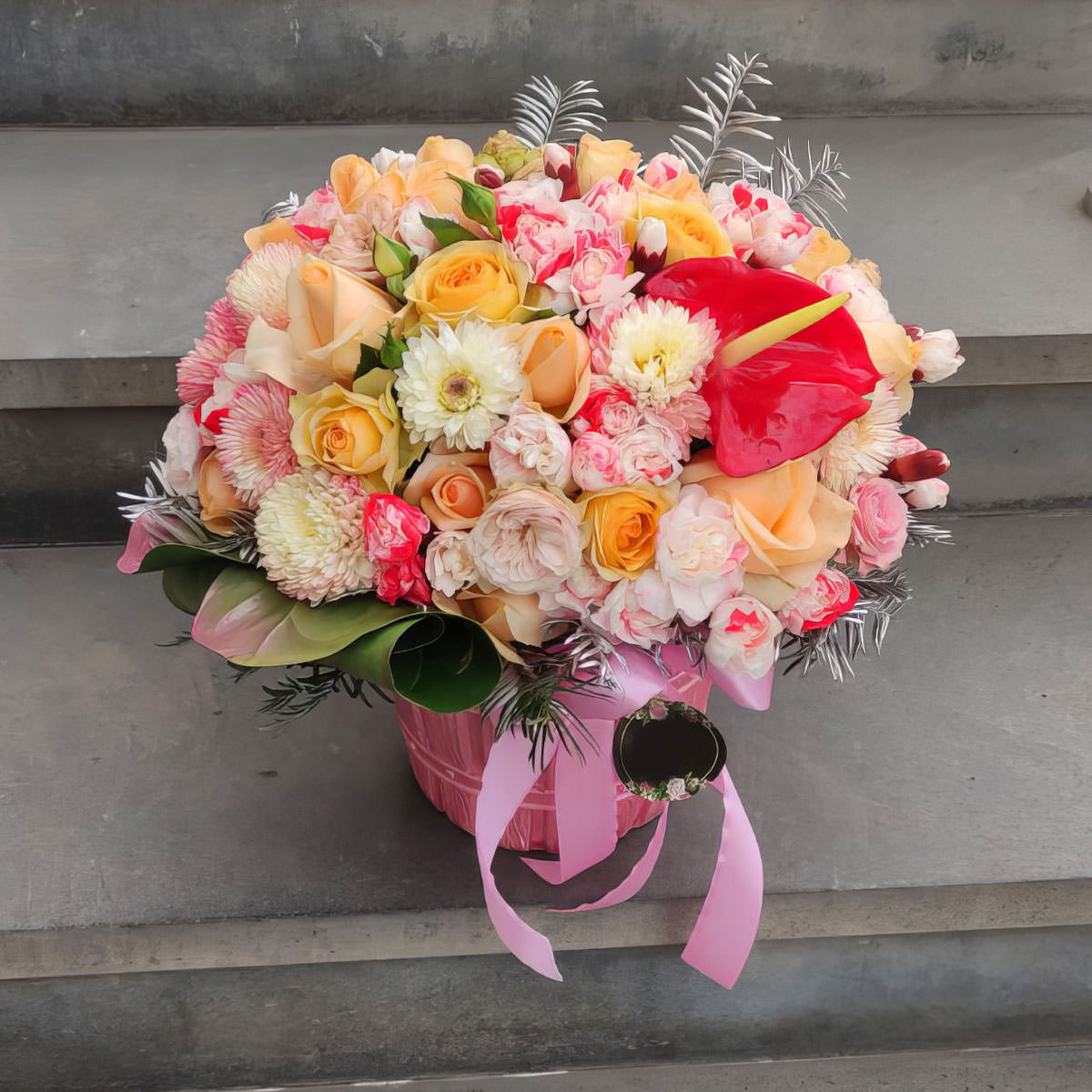 Корзина с цветами «Фестиваль цвета»